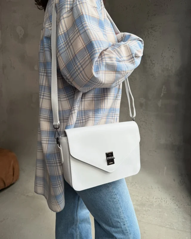 REGINA Bag — компактна класика, яка доповнить будь-який образ 🙌

✔️ Виробництво: Україна
✔️ Матеріал: екошкіра
✔️ Розміри: 25 × 7 × 17
✔️ Доступні кольори: беж-шоколад / бежевий / чорний / білий

🏷 Ціна: 1300 грн
💌 Пишіть у direct або замовляйте на сайті — посилання в шапці профілю.