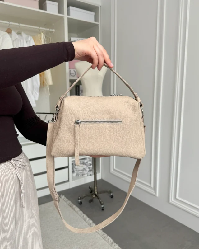 FREYA Bag в натуральній шкірі

✔️ Натуральна замша: капучино / бежевий / рожевий 
✔️ Натуральна шкіра: бежевий 
✔️ Розміри: 30х10х20 см
✔️ Виробництво: Україна

🏷 Ціна: 2950 грн
💌 Для замовлення пишіть у direct або скористайтеся швидким замовленням на нашому сайті! Посилання в шапці профілю.