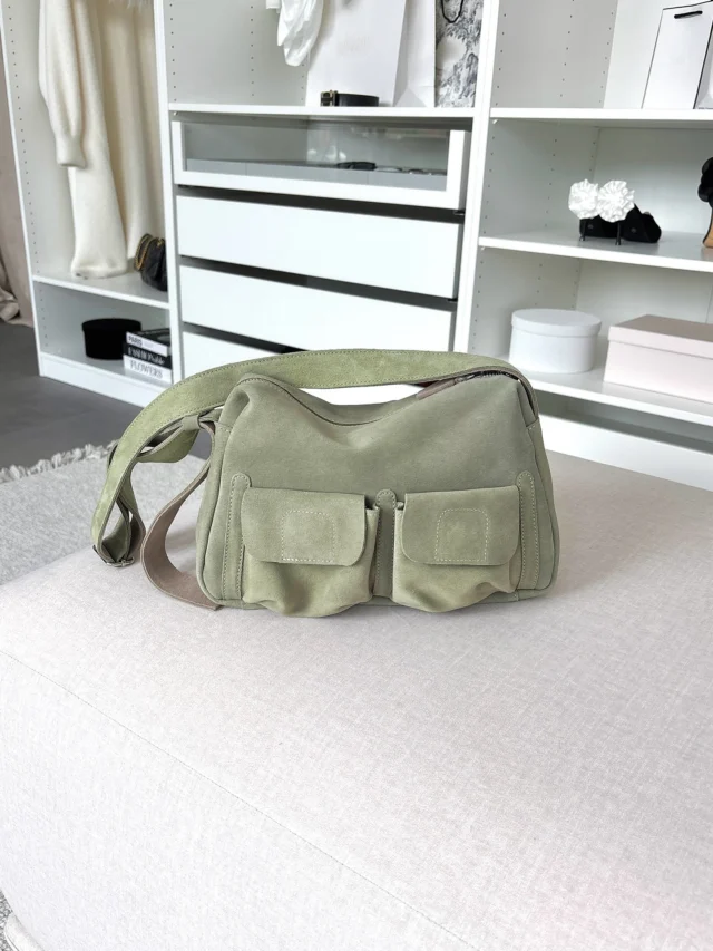 EMMA Bag

✔️ Виробництво: Україна
✔️ Кольори: зелений
✔️ Матеріал: натуральна замша
✔️ Розміри: 30×9×20 см

🏷 Ціна: 3250 грн

💌 Для замовлення пишіть у direct або скористайтеся швидким замовленням на нашому сайті! Посилання в шапці профілю.