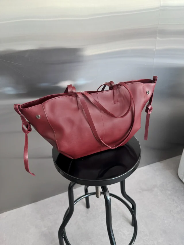 LAURA Bag

✔️ Доступні кольори: шоколад / бежевий / чорний / бургунді
✔️ Розміри: 49(38)x14x27
✔️ Матеріал: екошкіра
✔️ Виробництво: Україна

🏷 1600 грн
💌 Пишіть у direct або замовляйте на сайті — посилання в шапці профілю.