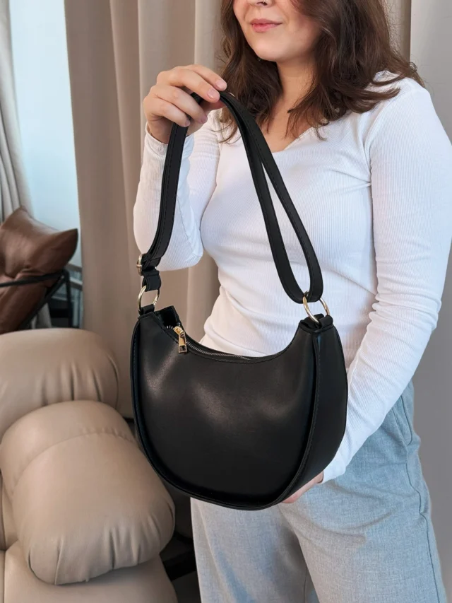 SIMONA Bag✔️ Виробництво: Україна
✔️ Матеріал: екошкіра
✔️ Доступні кольори: шоколад / бежевий / чорний
✔️ Розміри: 25х9х16🏷 1200 грн💌 Для замовлення пишіть у direct або скористайтеся швидким замовленням на нашому сайті! Посилання в шапці профілю.